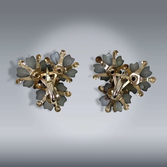 VINTAGE 50s Black Flower Trio Clip on Earrings Enamel and Gold Metal - Picture 5 of 7
